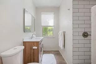 211 W Victoria Street St, Santa Barbara, CA 93101 - Photo 17