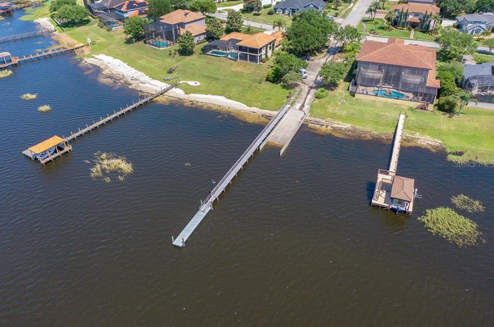 702 Johns Landing Way, Winter Garden FL  34787-8966 exterior