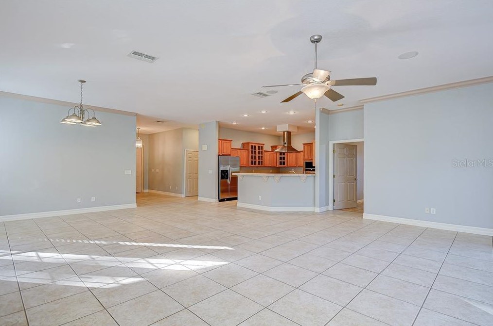 8304 Bob Wiggs Ave, Lithia FL  33547-2236 exterior