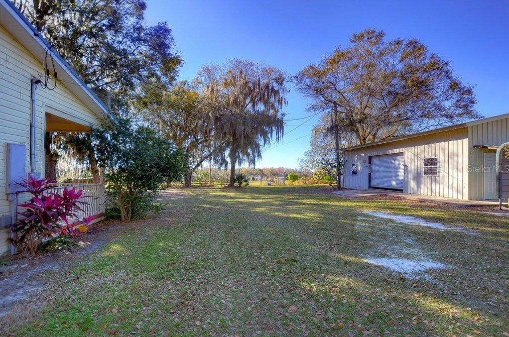 8304 Bob Wiggs Ave, Lithia FL  33547-2236 exterior