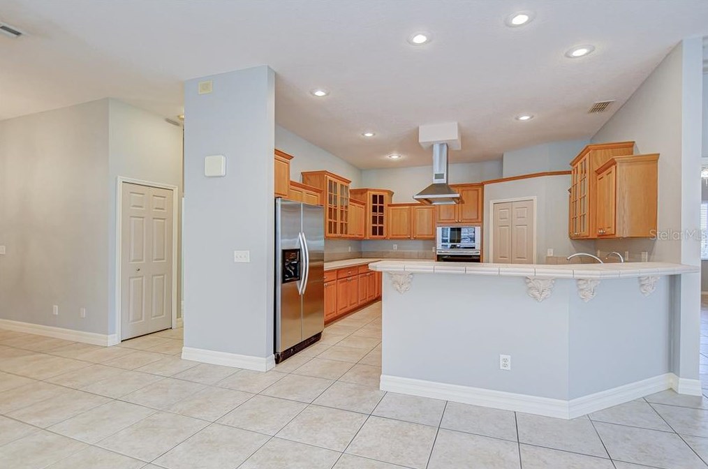 8304 Bob Wiggs Ave, Lithia FL  33547-2236 exterior