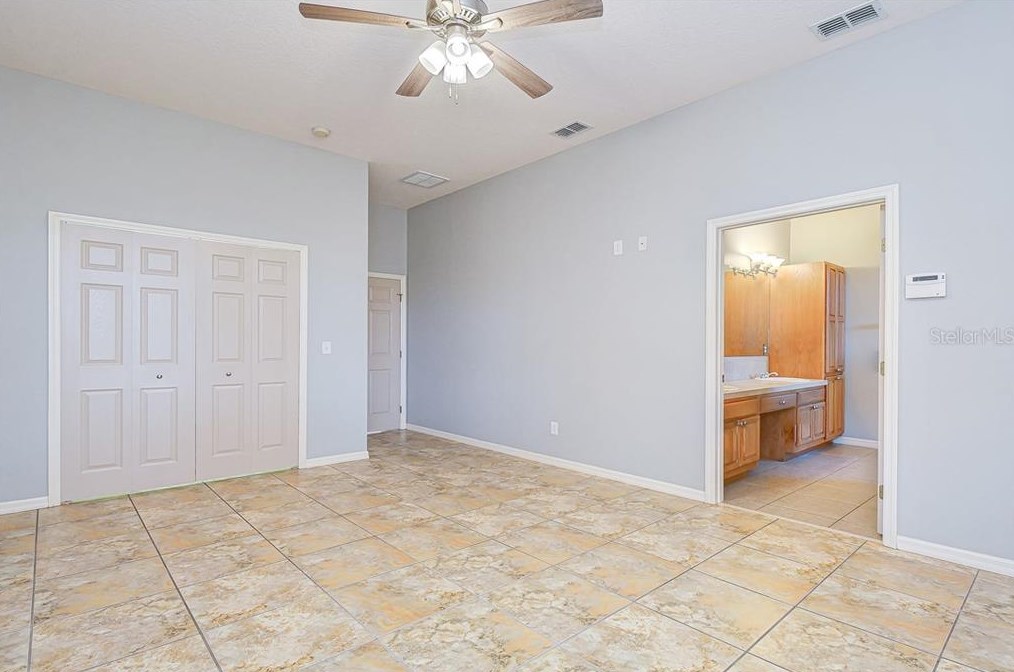 8304 Bob Wiggs Ave, Lithia FL  33547-2236 exterior