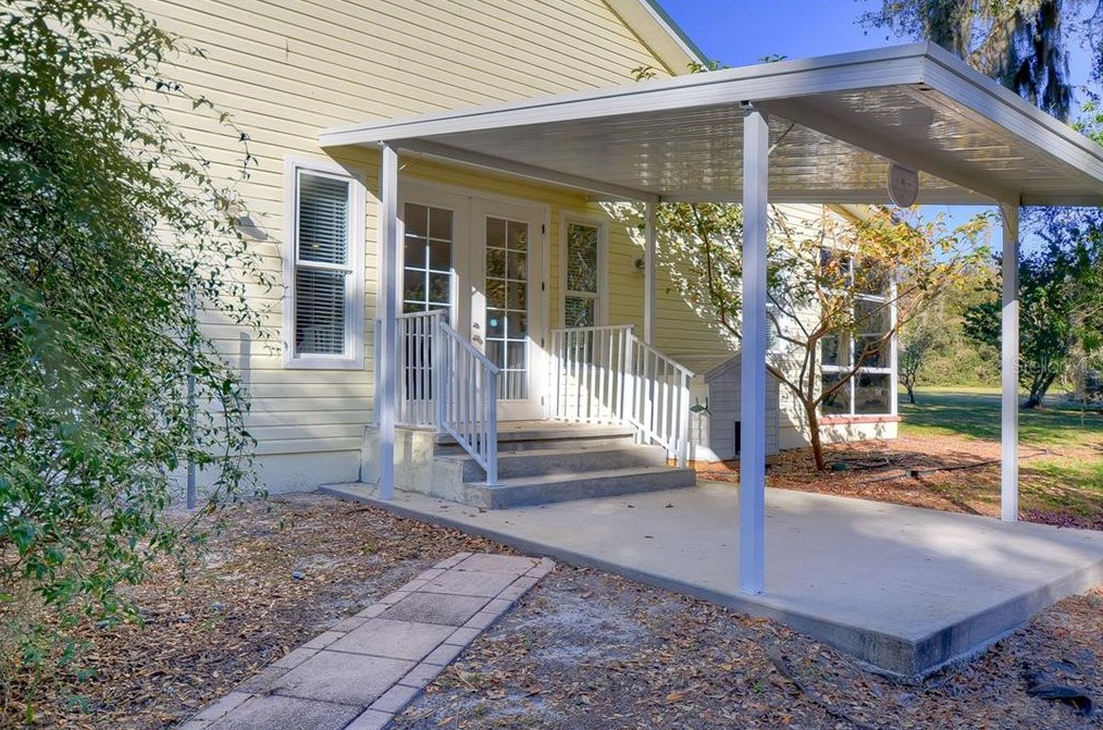 8304 Bob Wiggs Ave, Lithia FL  33547-2236 exterior