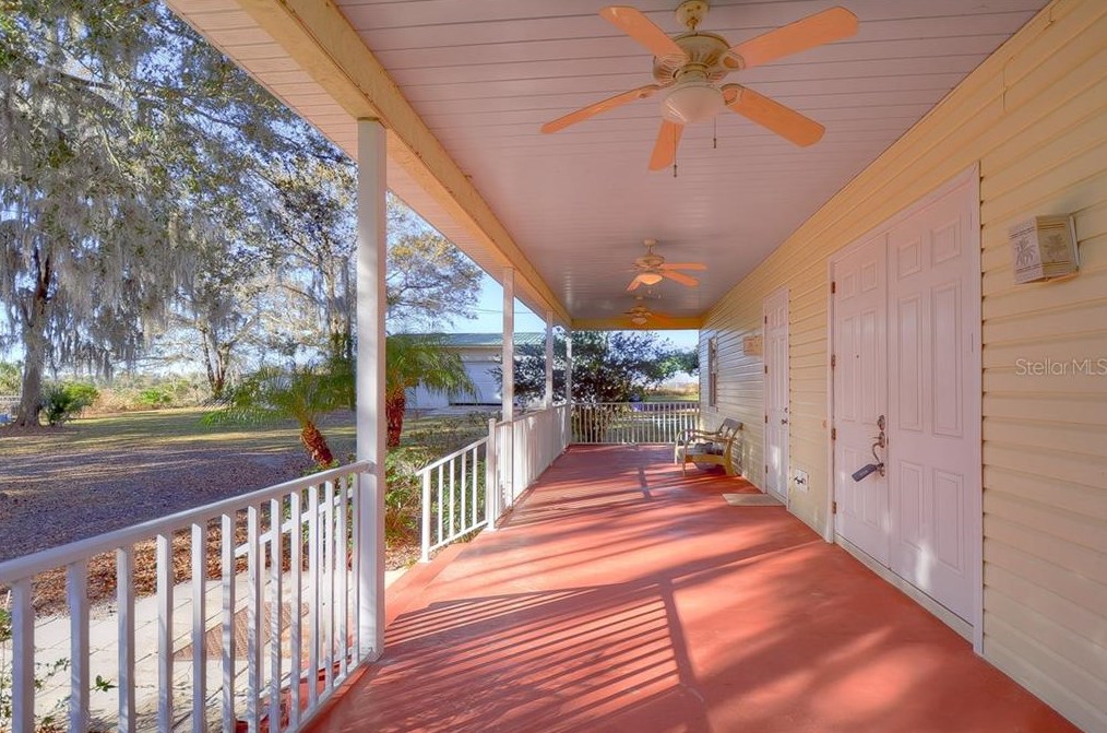 8304 Bob Wiggs Ave, Lithia FL  33547-2236 exterior