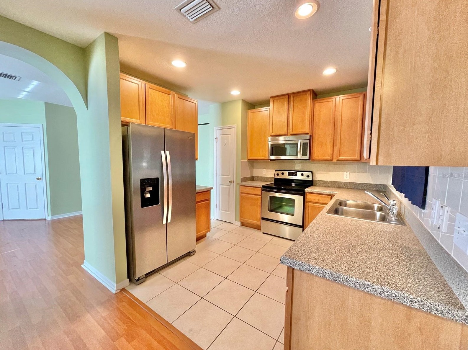 30217 Goodwick Way, Zephyrhills FL  33543-3961 exterior