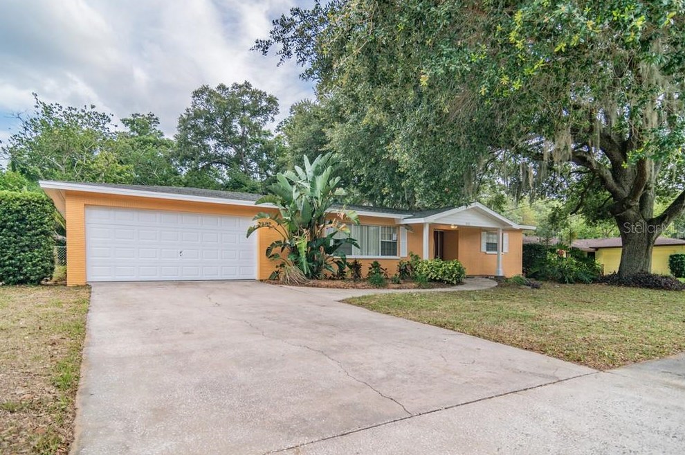 511 Larry Cir, Brandon FL  33511-6038 exterior