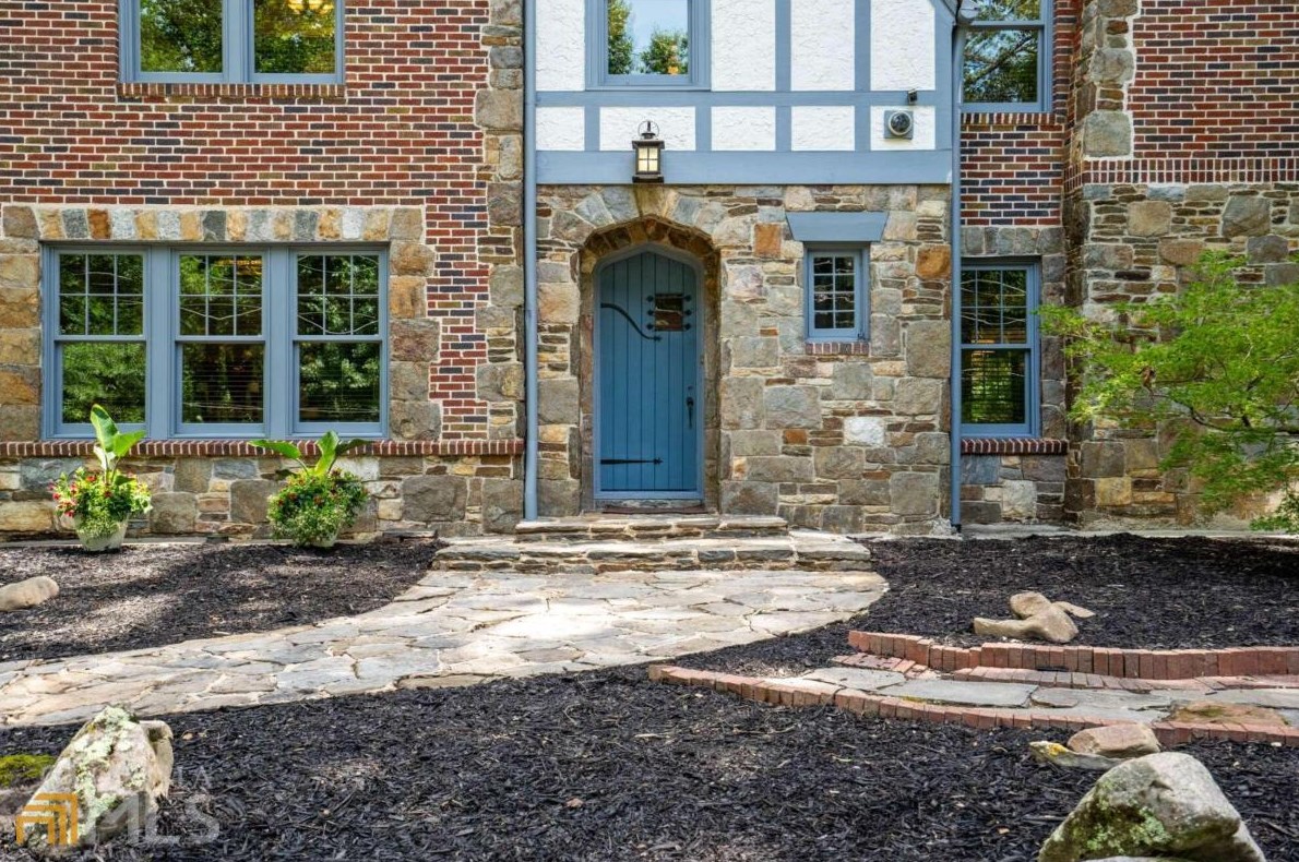 2665 Northside Dr, Atlanta GA  30305-3515 exterior