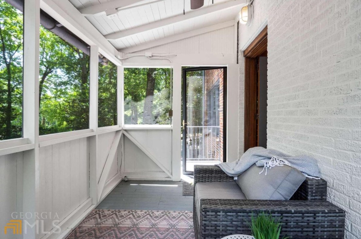 2665 Northside Dr, Atlanta GA  30305-3515 exterior