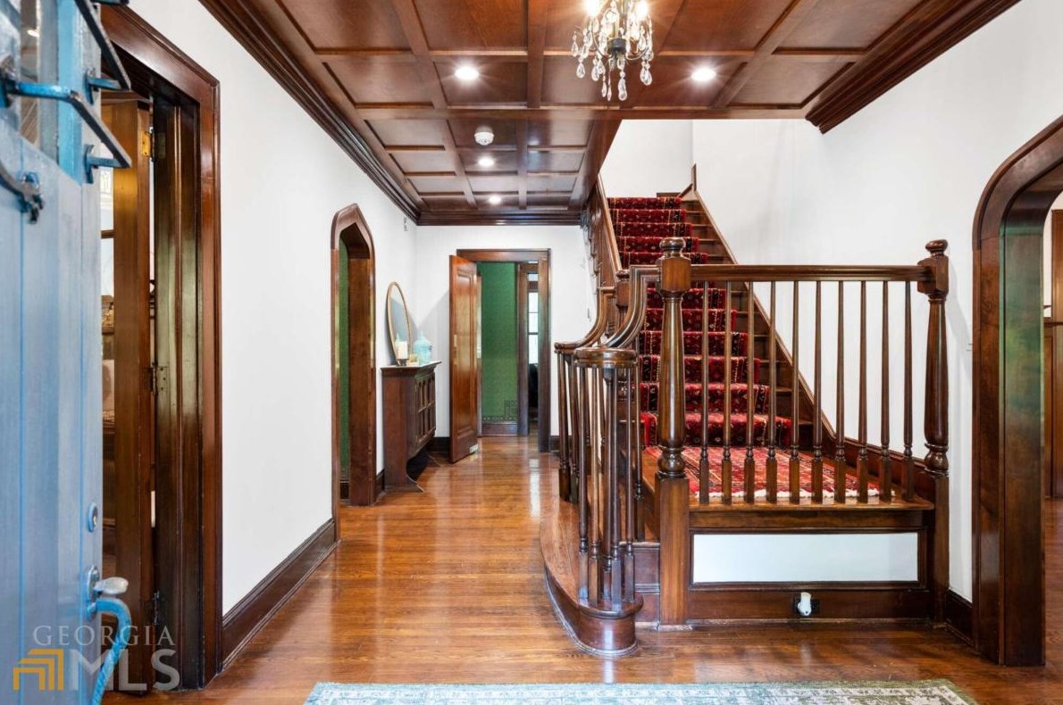 2665 Northside Dr, Atlanta GA  30305-3515 exterior