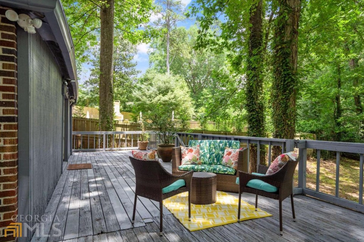 2665 Northside Dr, Atlanta GA  30305-3515 exterior