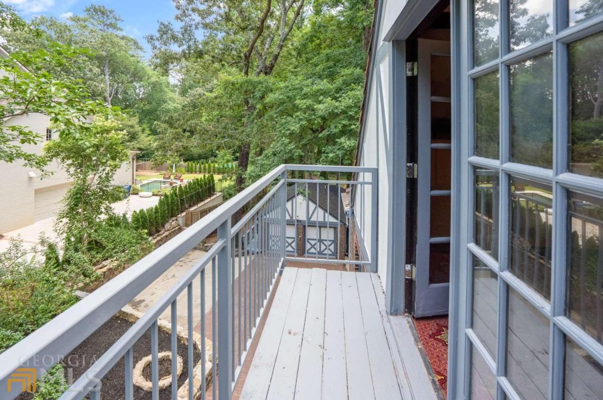 2665 Northside Dr, Atlanta GA  30305-3515 exterior