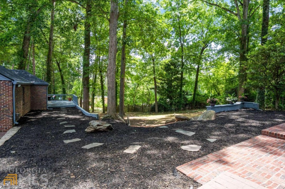 2665 Northside Dr, Atlanta GA  30305-3515 exterior