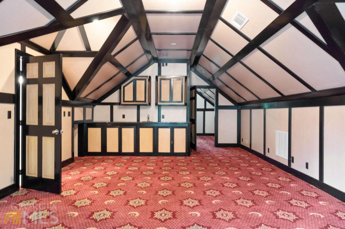 2665 Northside Dr, Atlanta GA  30305-3515 exterior