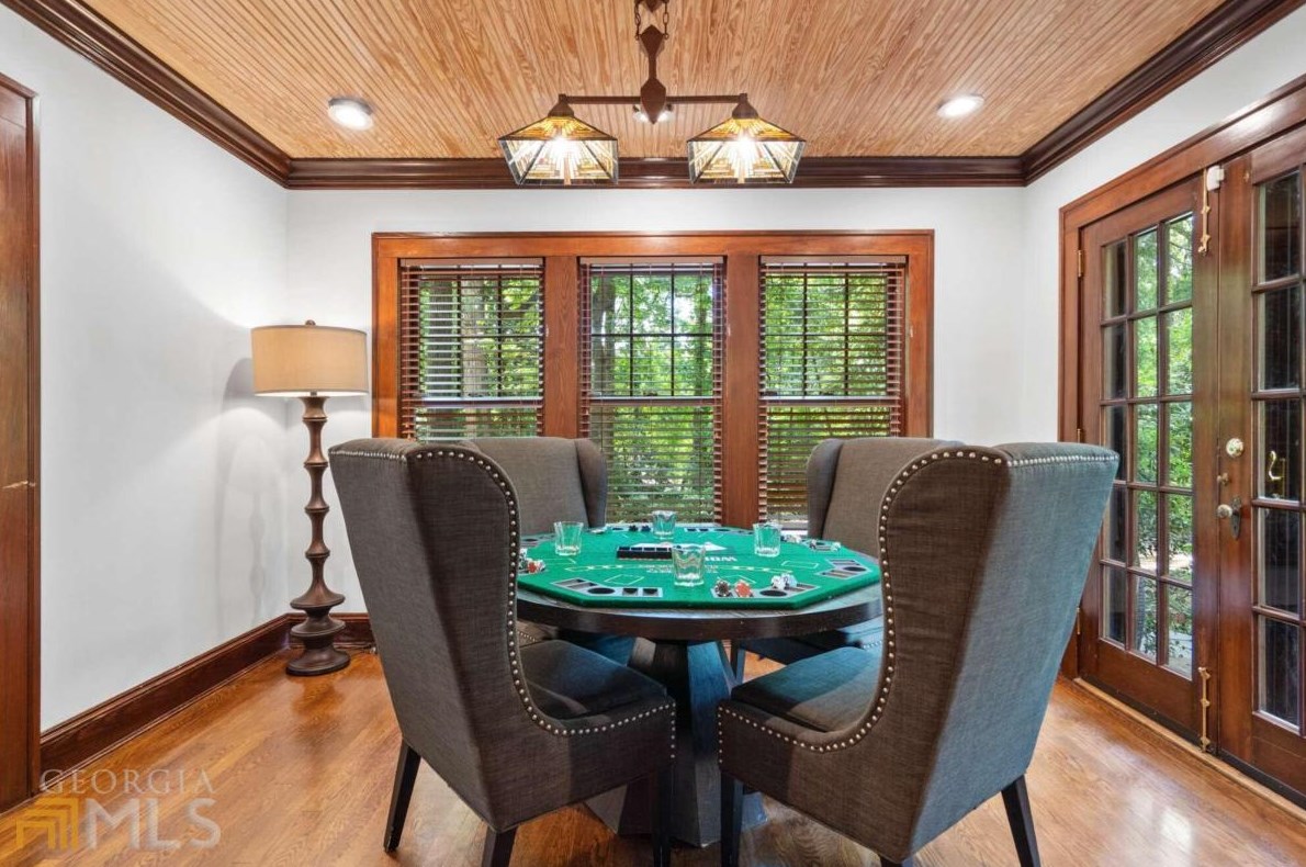 2665 Northside Dr, Atlanta GA  30305-3515 exterior