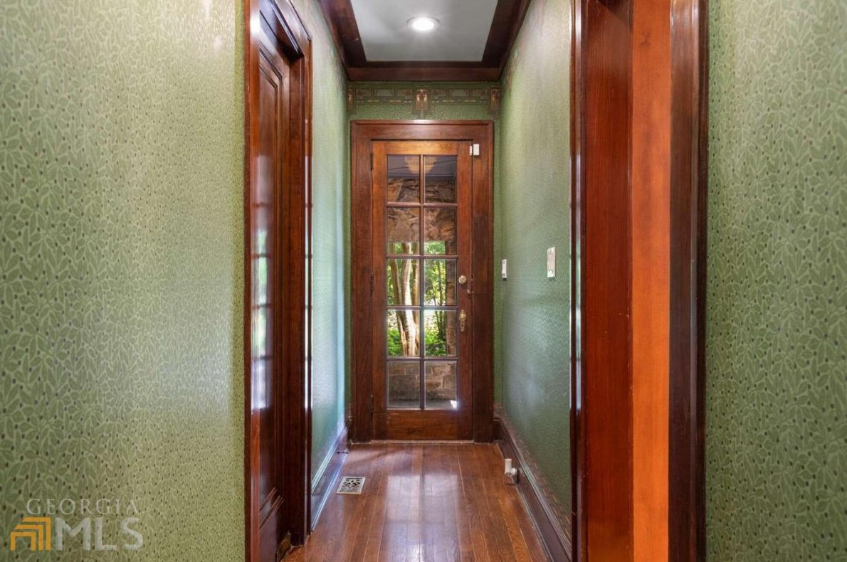 2665 Northside Dr, Atlanta GA  30305-3515 exterior