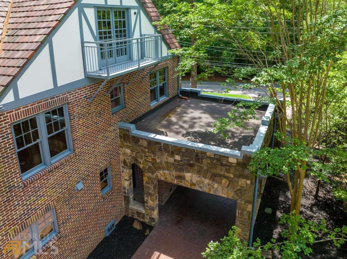 2665 Northside Dr, Atlanta GA  30305-3515 exterior