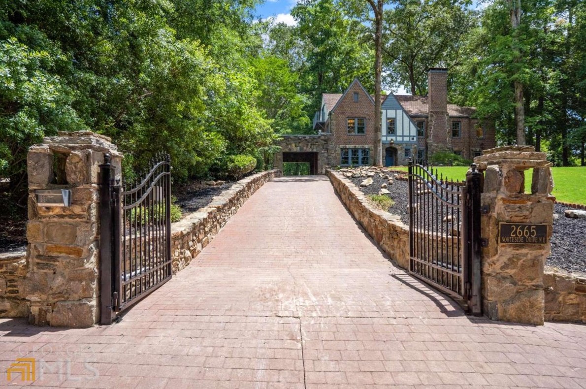 2665 Northside Dr, Atlanta GA  30305-3515 exterior