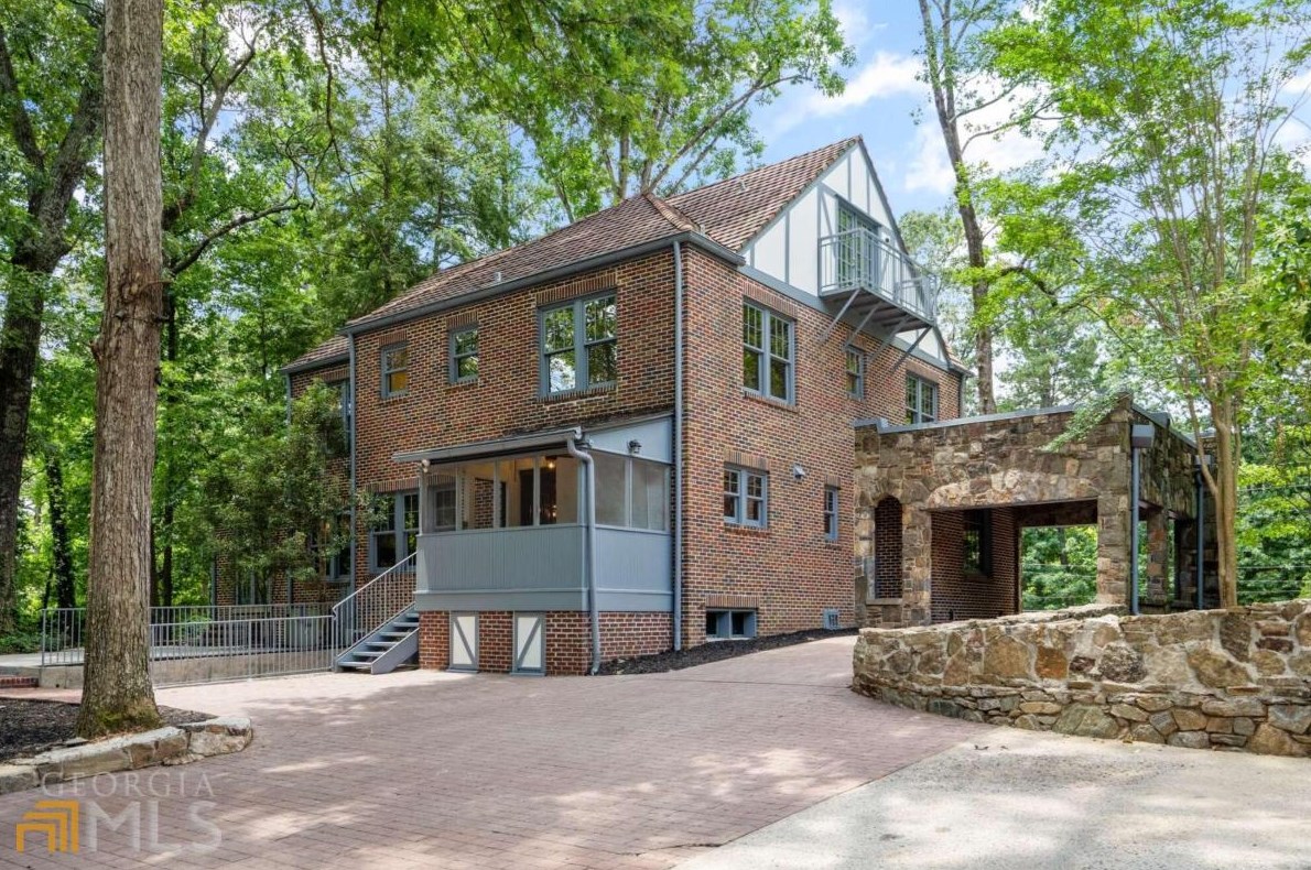 2665 Northside Dr, Atlanta GA  30305-3515 exterior