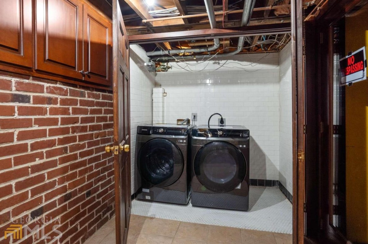 2665 Northside Dr, Atlanta GA  30305-3515 exterior