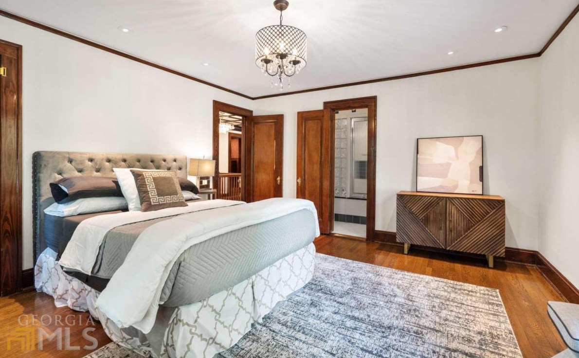 2665 Northside Dr, Atlanta GA  30305-3515 exterior