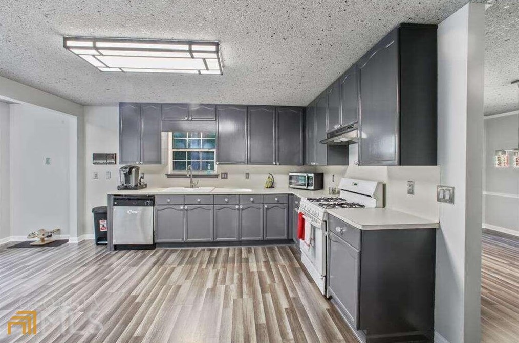 145 Shadybrook Ln, Atlanta GA 30331-7296 exterior