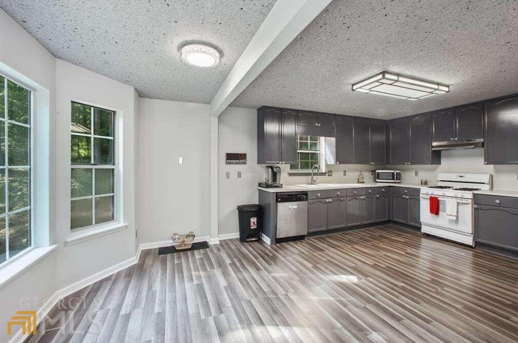 145 Shadybrook Ln, Atlanta GA 30331-7296 exterior