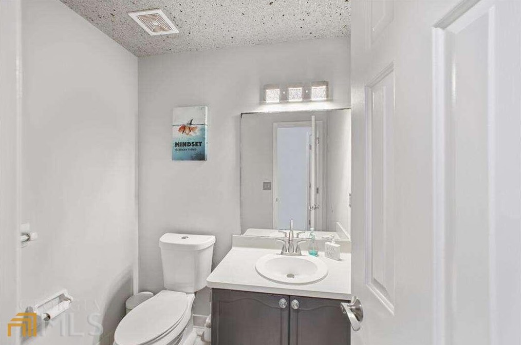 145 Shadybrook Ln, Atlanta GA 30331-7296 exterior