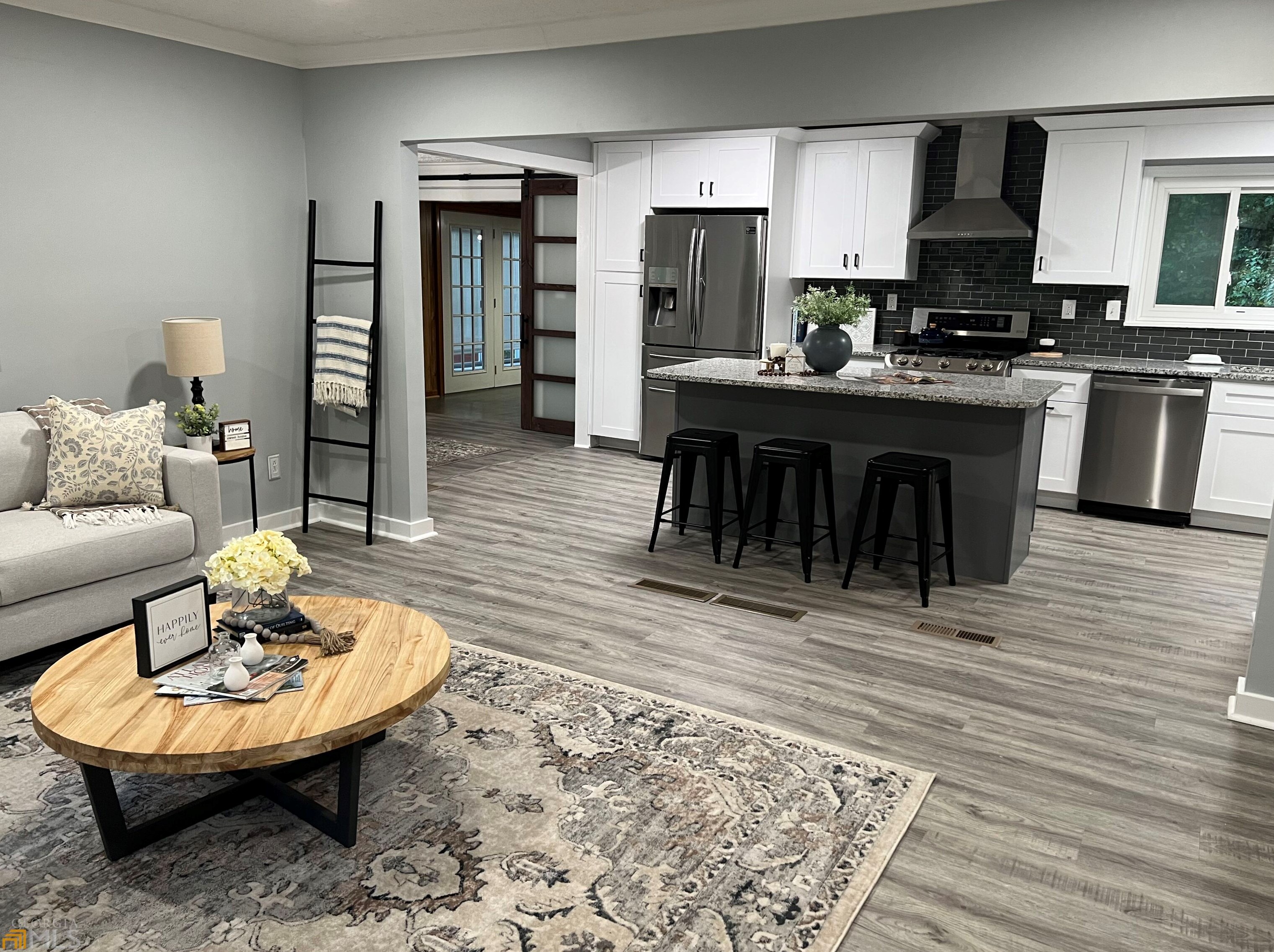 2984 Peek Rd, Atlanta GA  30318-6077 exterior