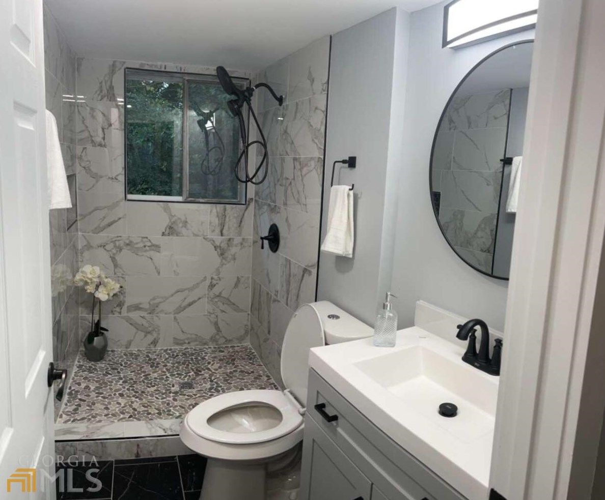 2984 Peek Rd, Atlanta GA  30318-6077 exterior