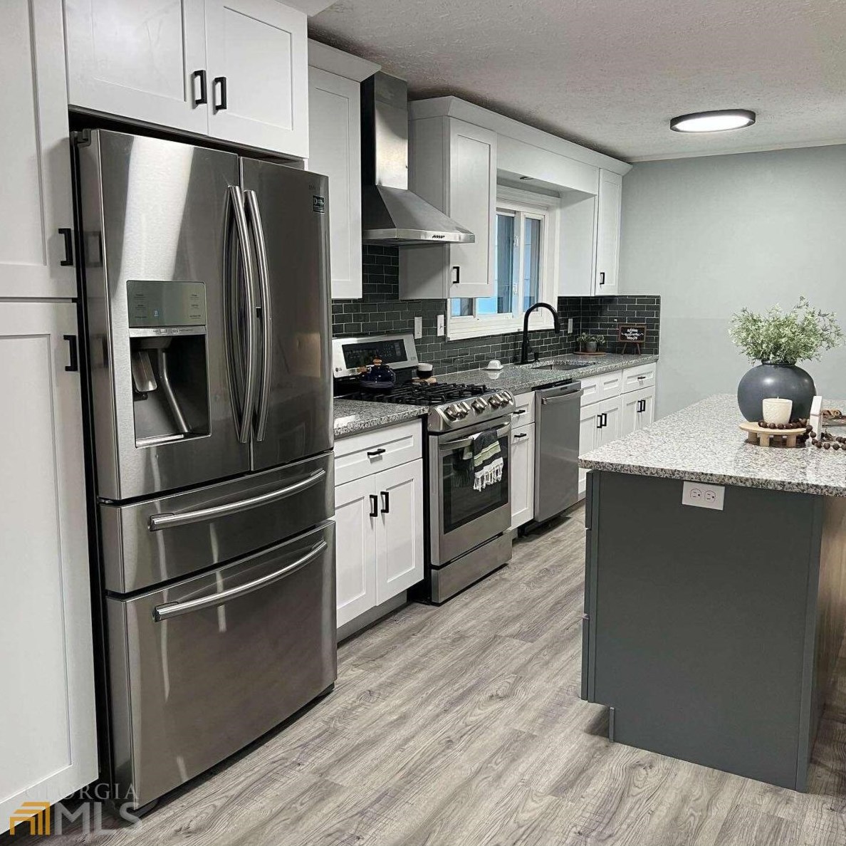 2984 Peek Rd, Atlanta GA  30318-6077 exterior