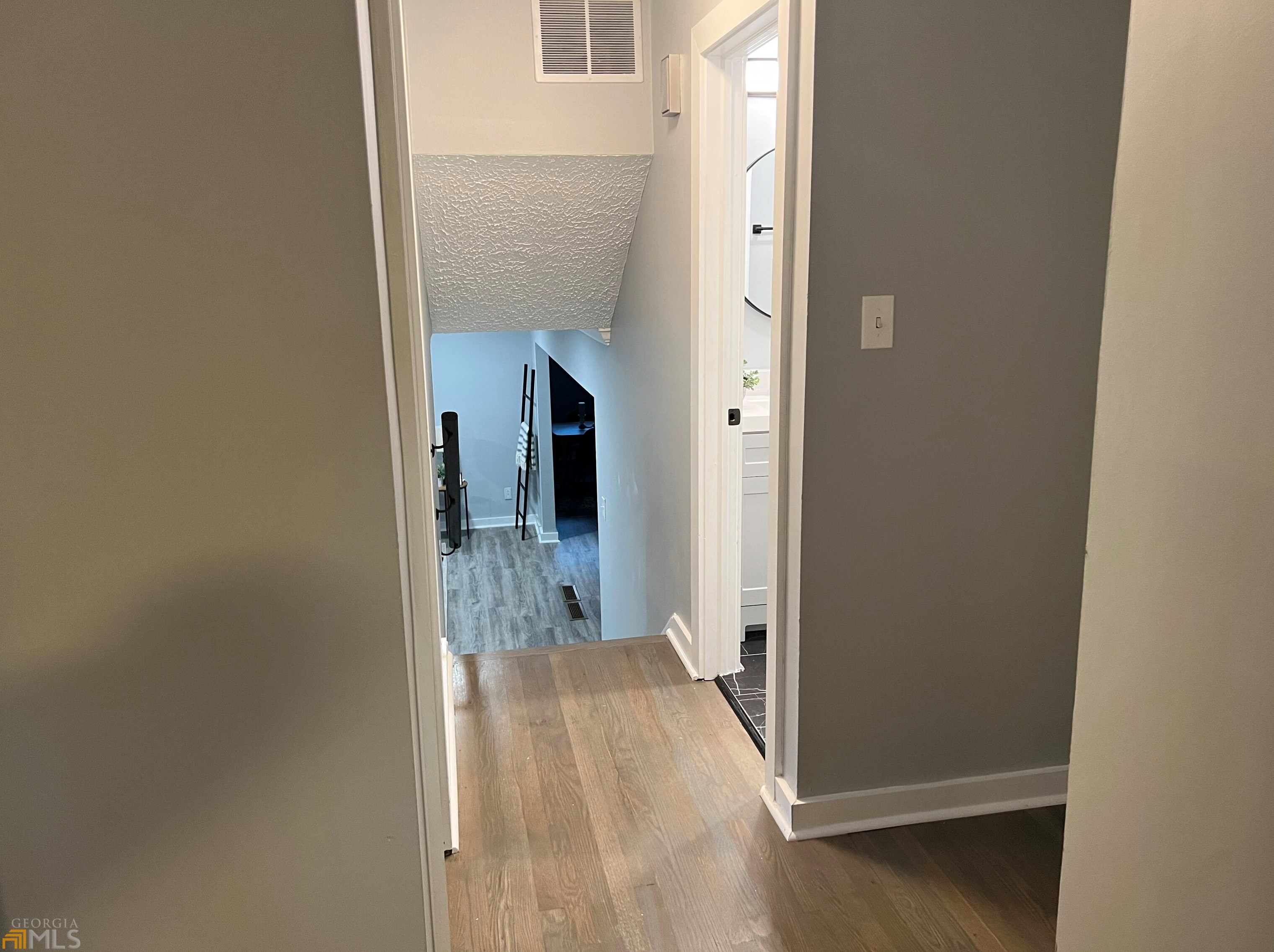 2984 Peek Rd, Atlanta GA  30318-6077 exterior