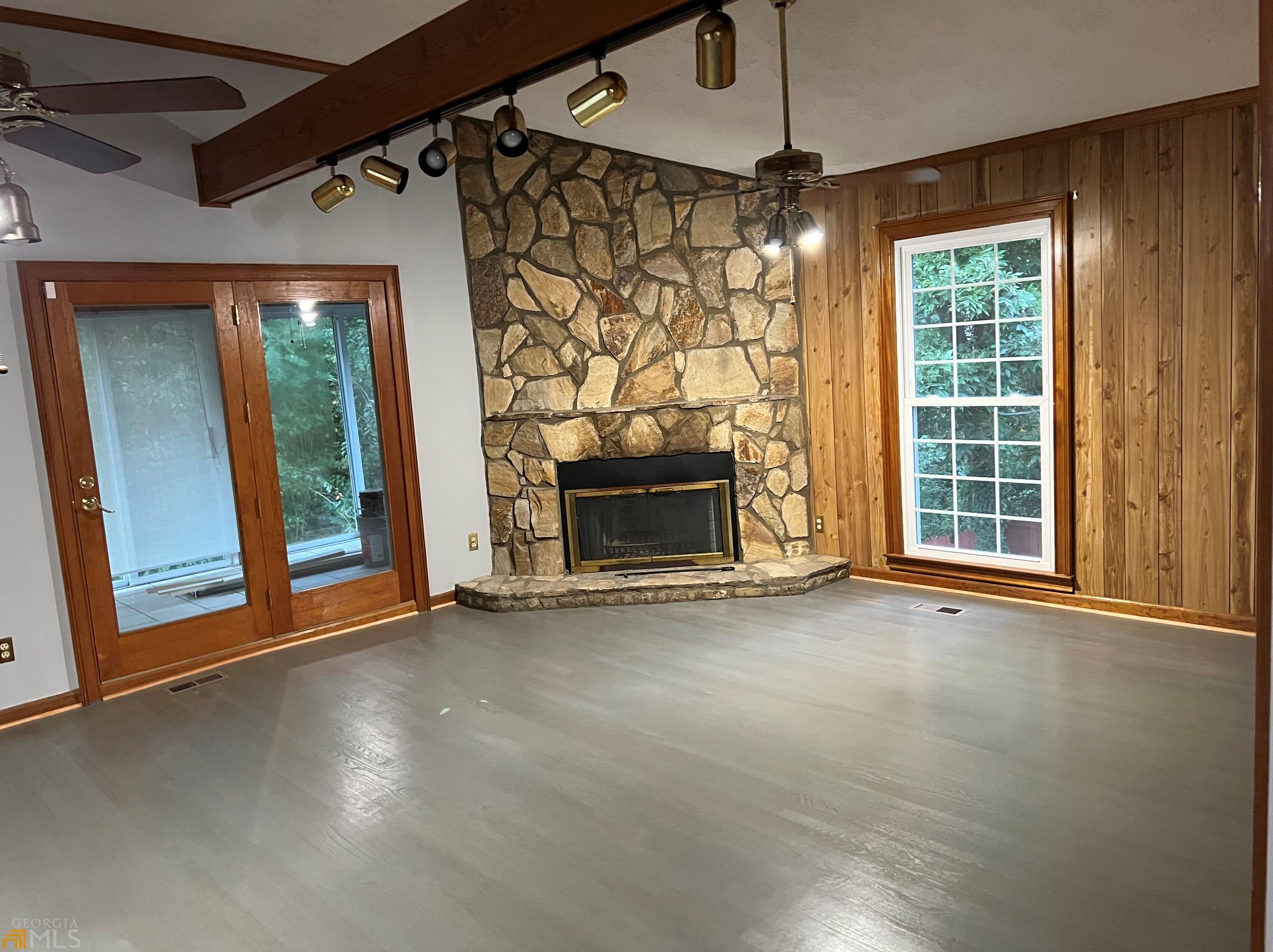 2984 Peek Rd, Atlanta GA  30318-6077 exterior