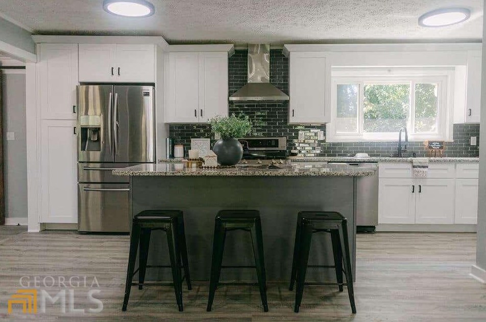 2984 Peek Rd, Atlanta GA  30318-6077 exterior