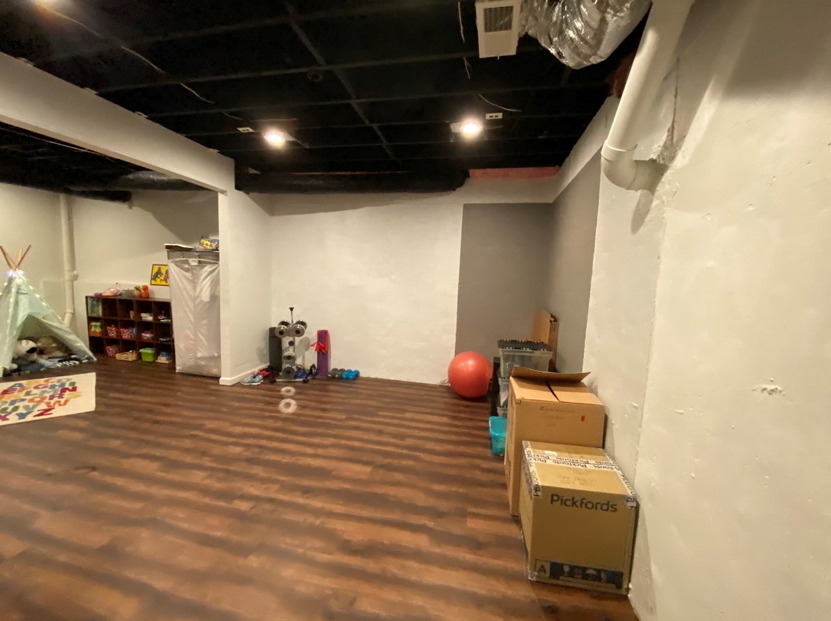 220 Wessex Ct, Atlanta GA  30328-2664 exterior