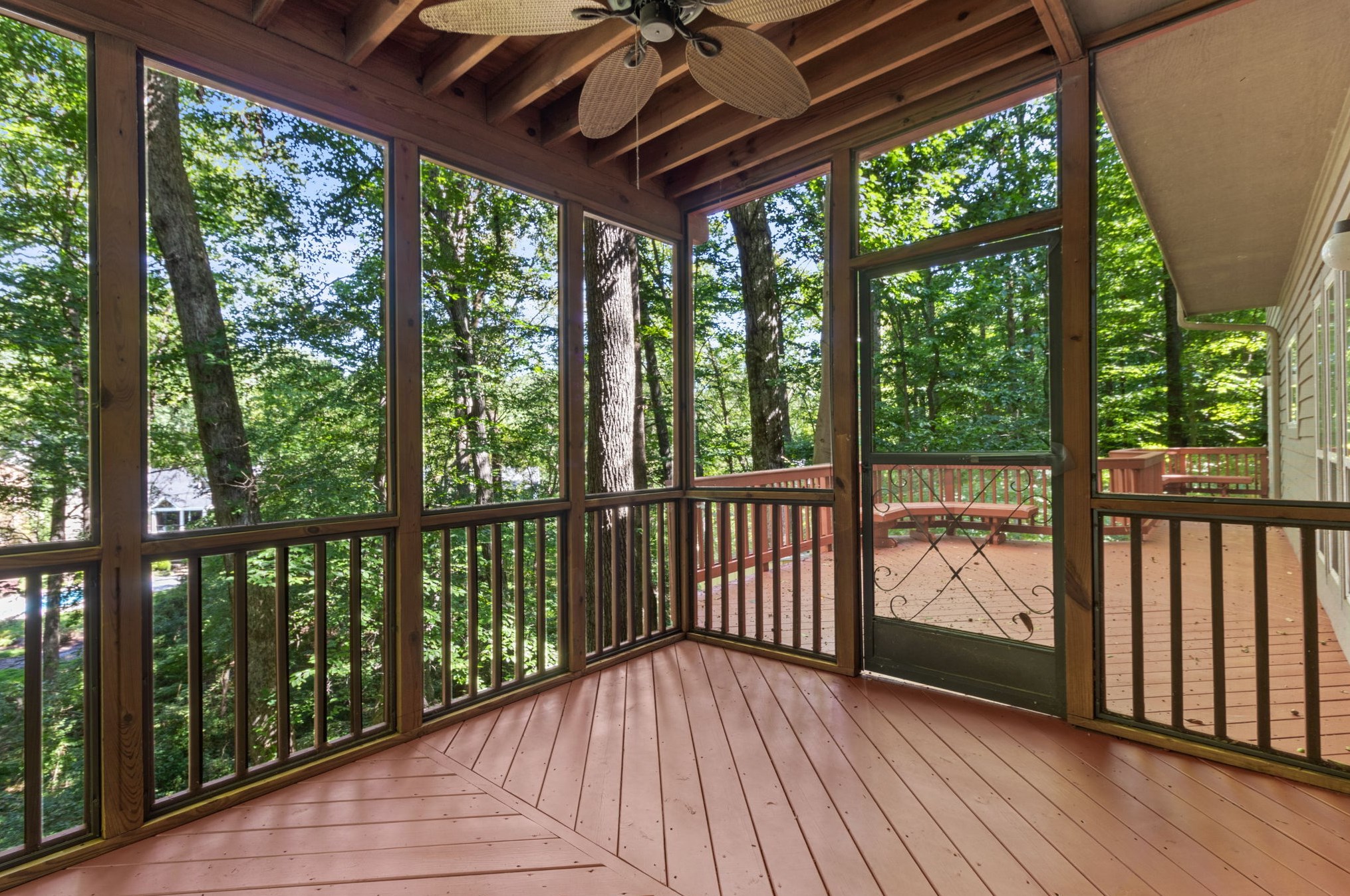 220 Wessex Ct, Atlanta GA  30328-2664 exterior