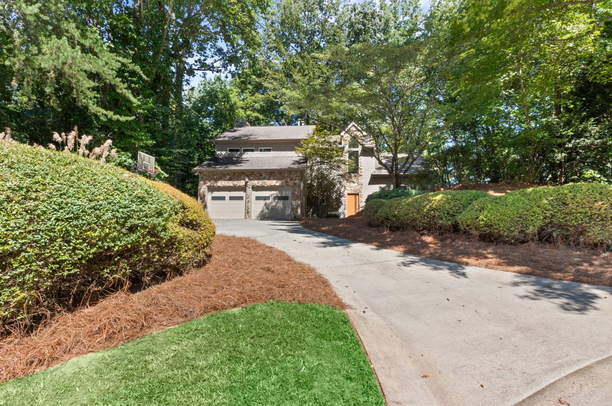 220 Wessex Ct, Atlanta GA  30328-2664 exterior