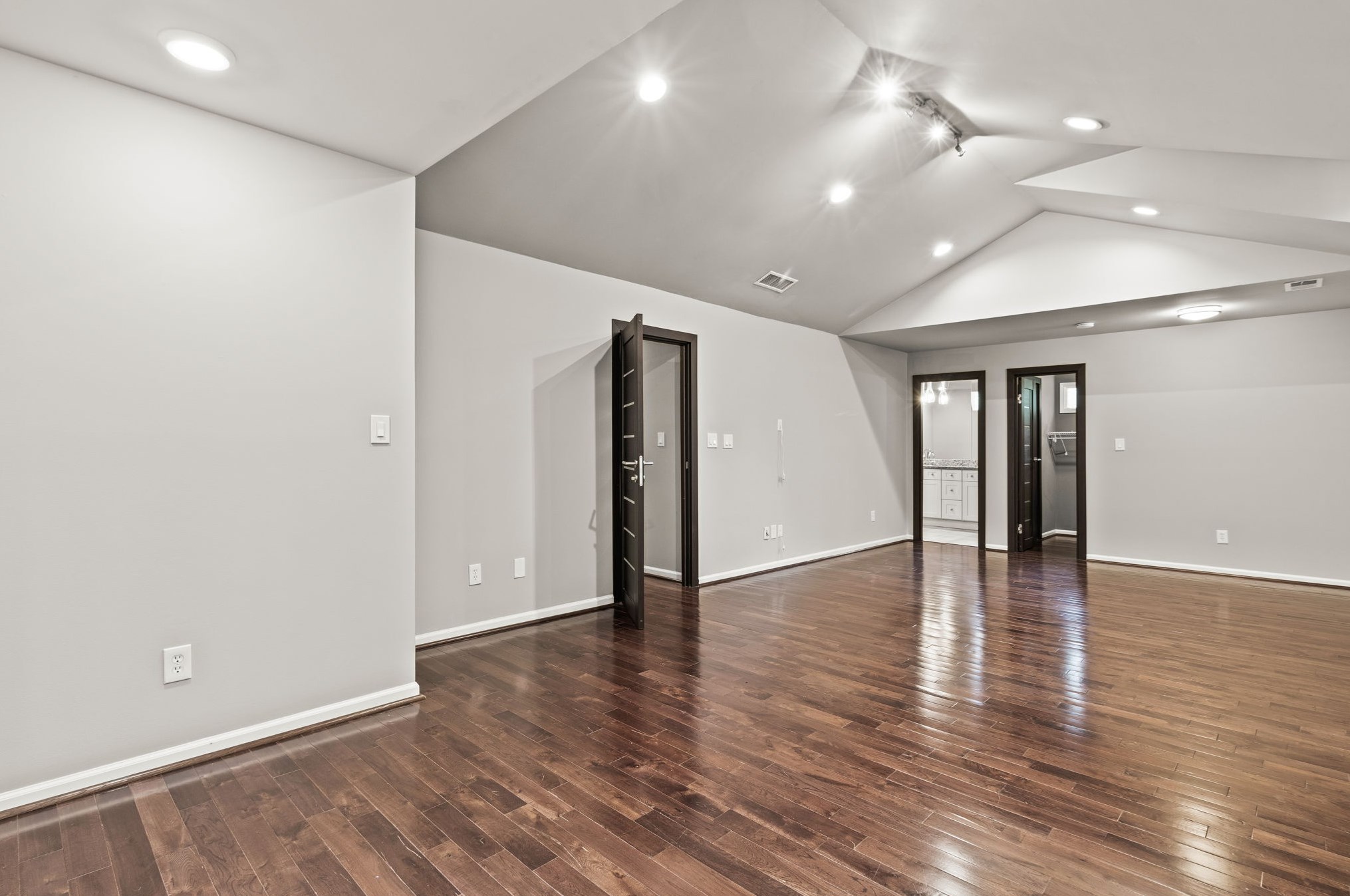 220 Wessex Ct, Atlanta GA  30328-2664 exterior