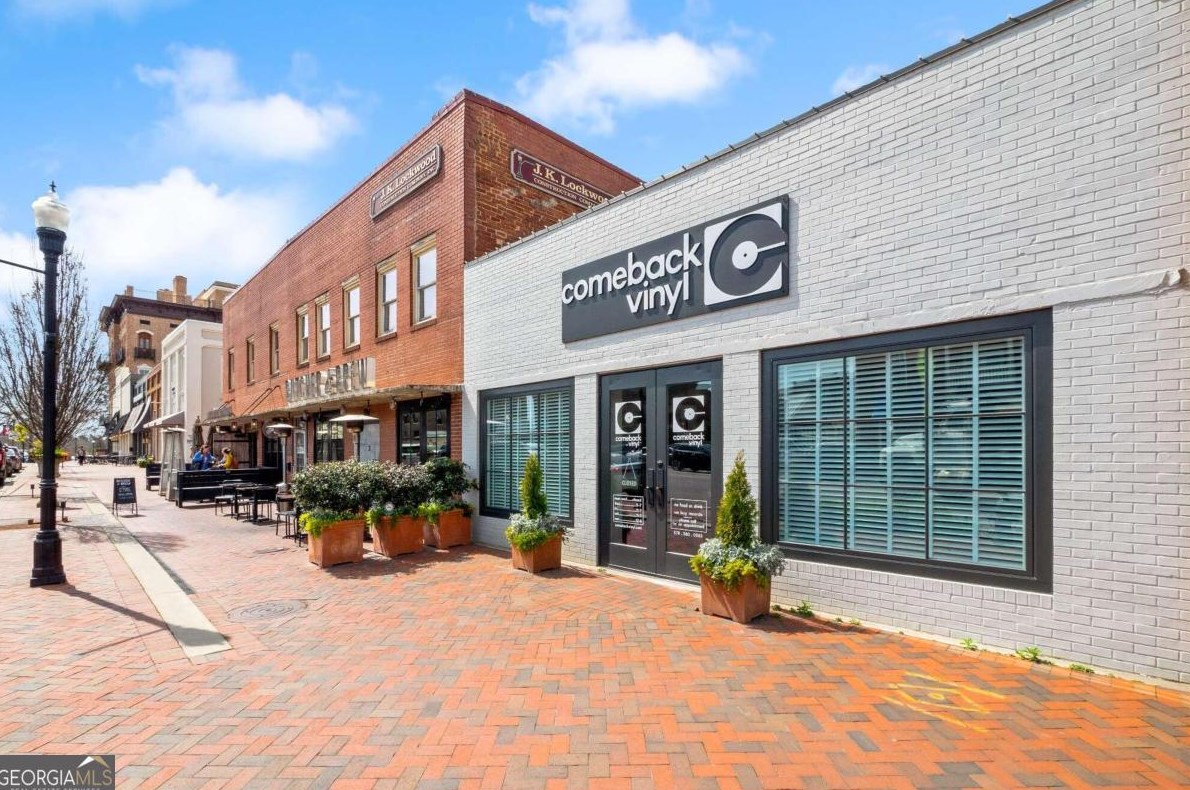 1000 Graystone Xing, Alpharetta GA  30005-7433 exterior