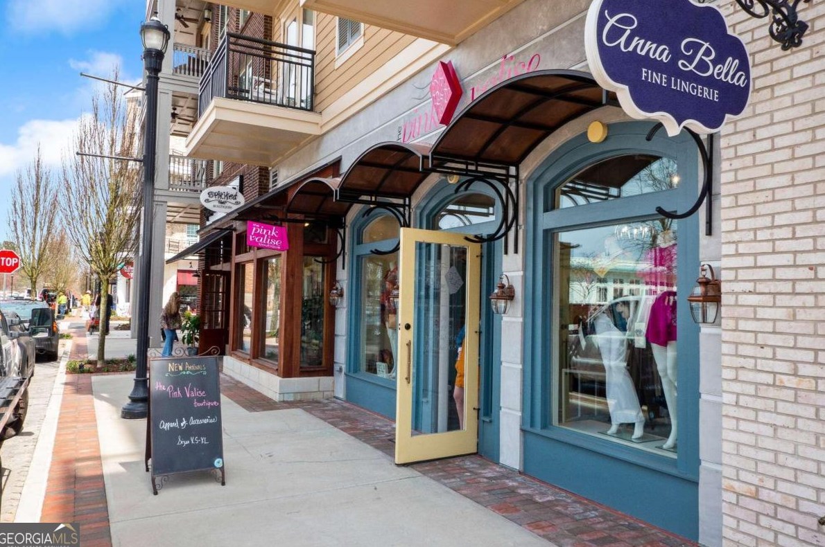 1000 Graystone Xing, Alpharetta GA  30005-7433 exterior