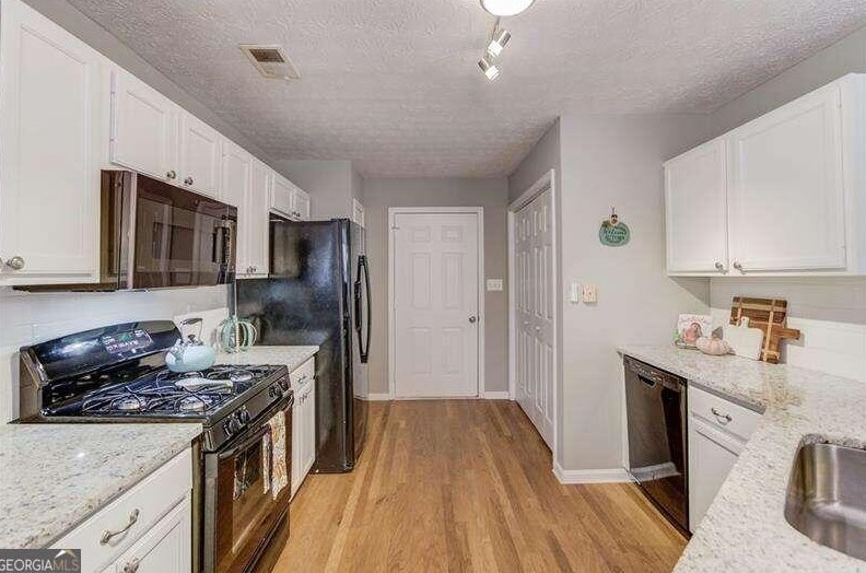 4624 Fox Forrest Dr, Flowery Branch GA  30542-3490 exterior