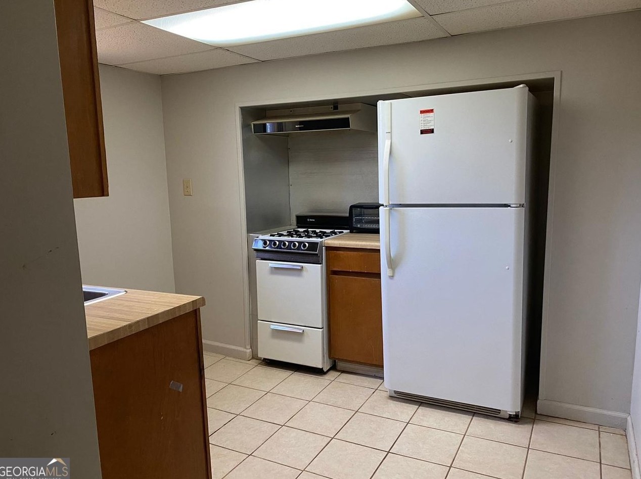 3423 Creek View Dr, Lawrenceville GA  30044 exterior