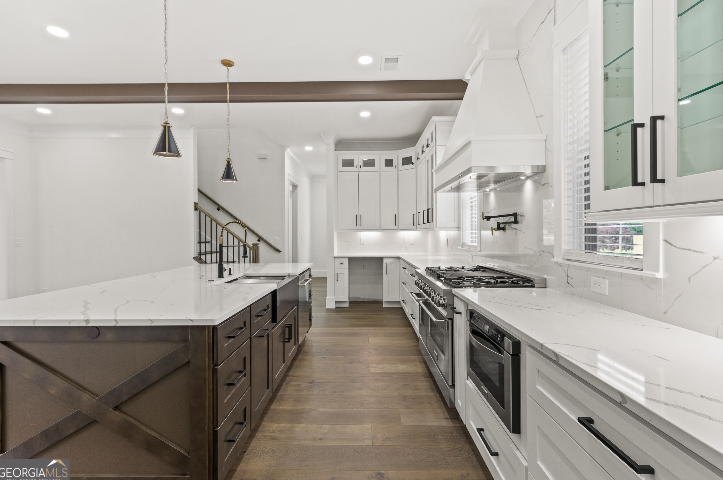 346 Crestview Cir, Roswell GA  30075-3823 exterior