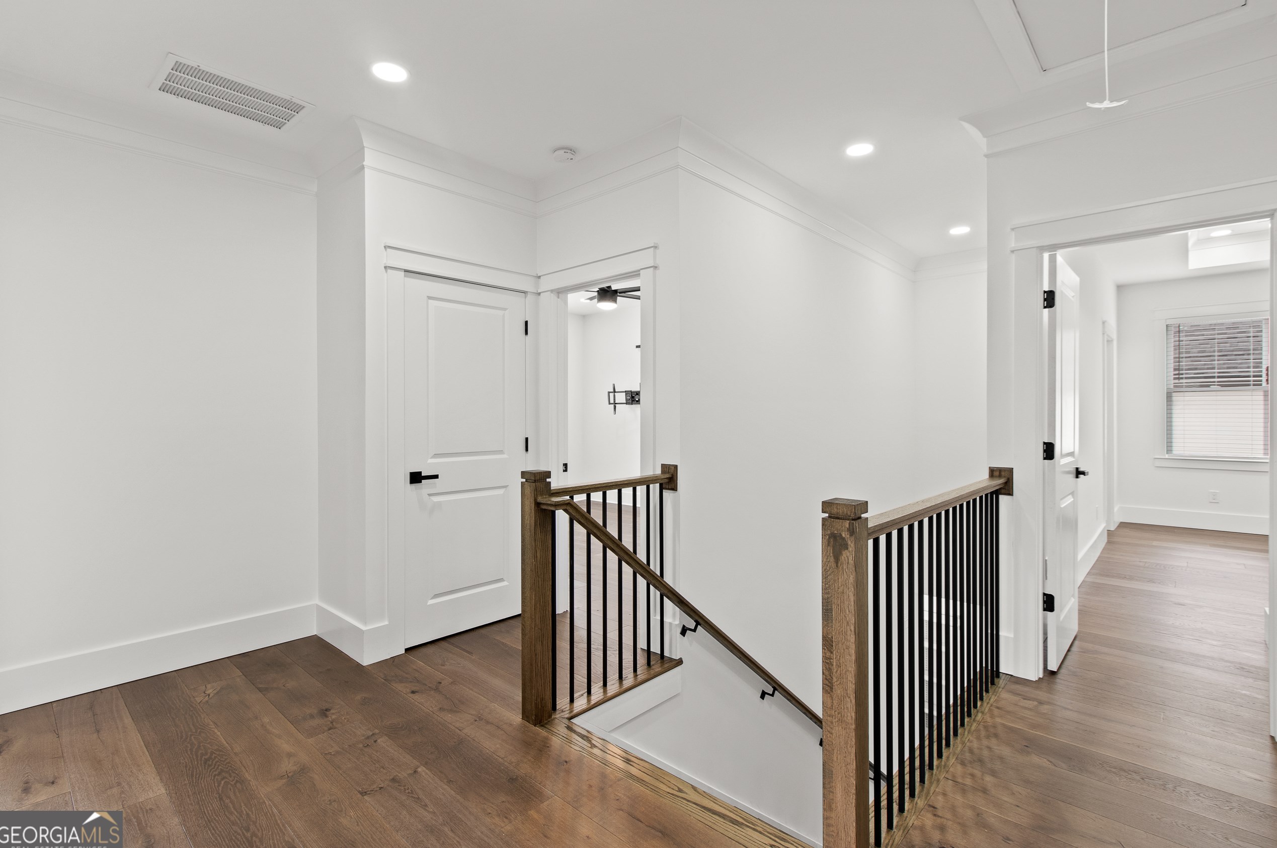 346 Crestview Cir, Roswell GA  30075-3823 exterior