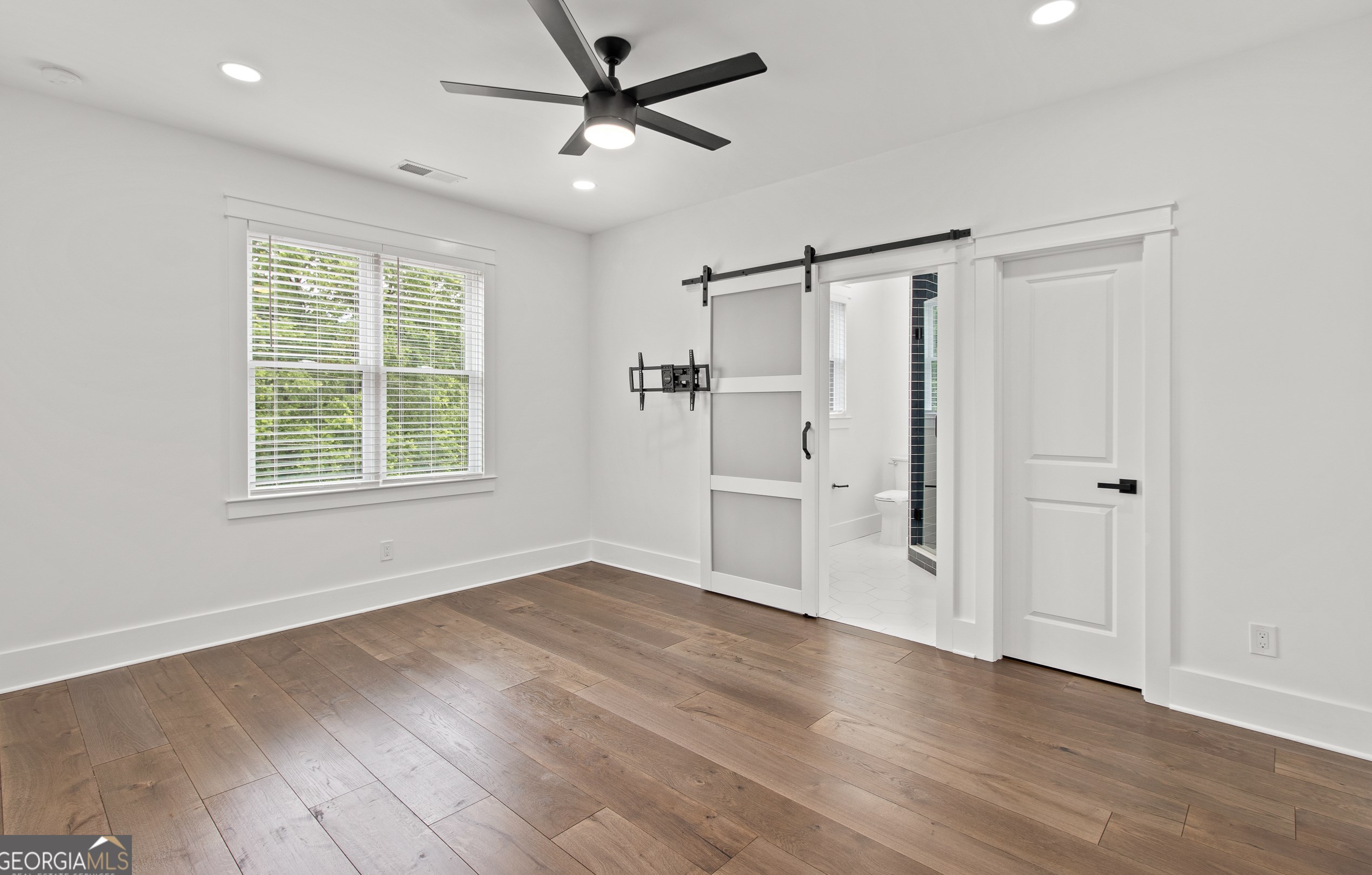 346 Crestview Cir, Roswell GA  30075-3823 exterior