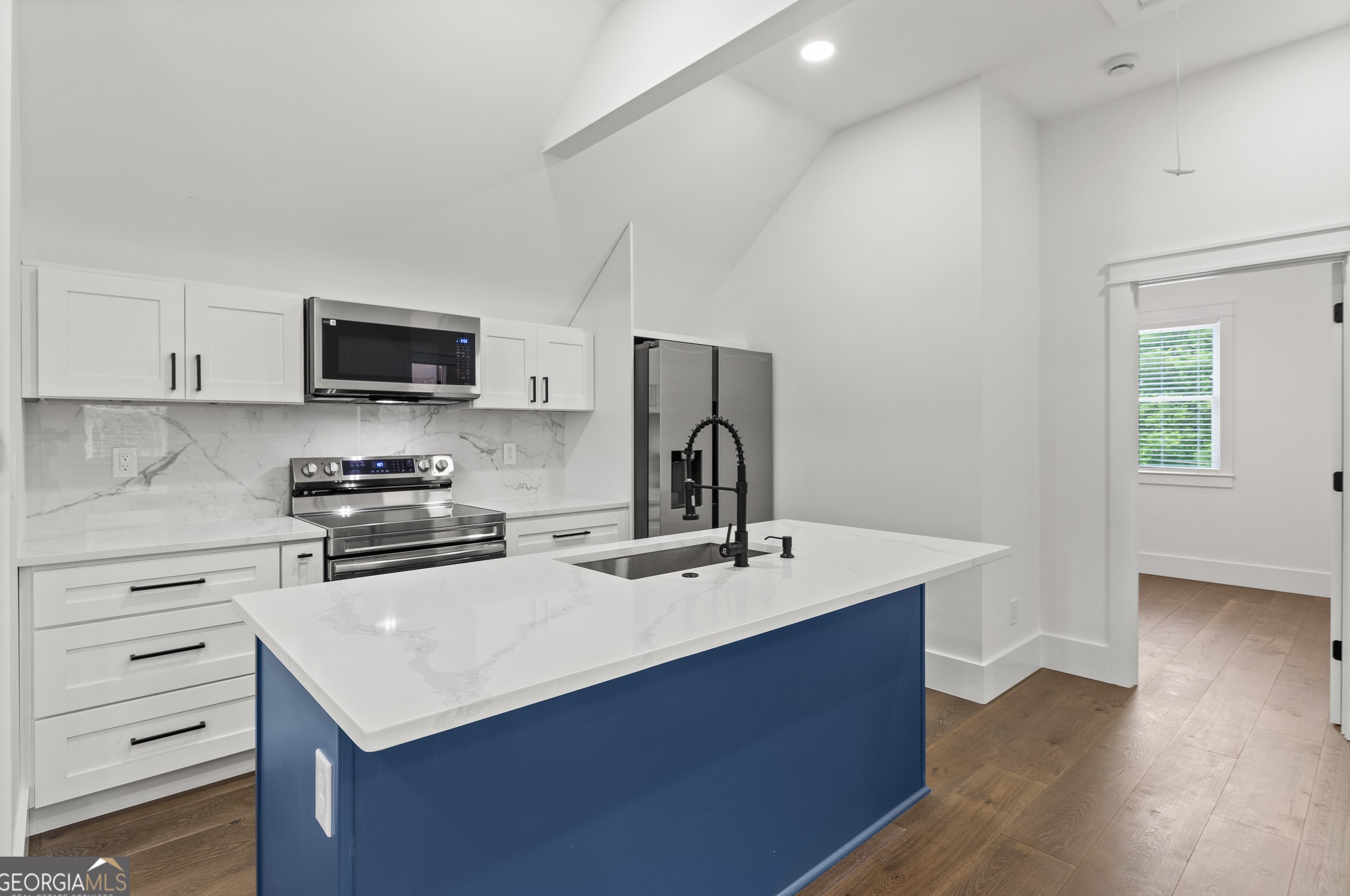 346 Crestview Cir, Roswell GA  30075-3823 exterior