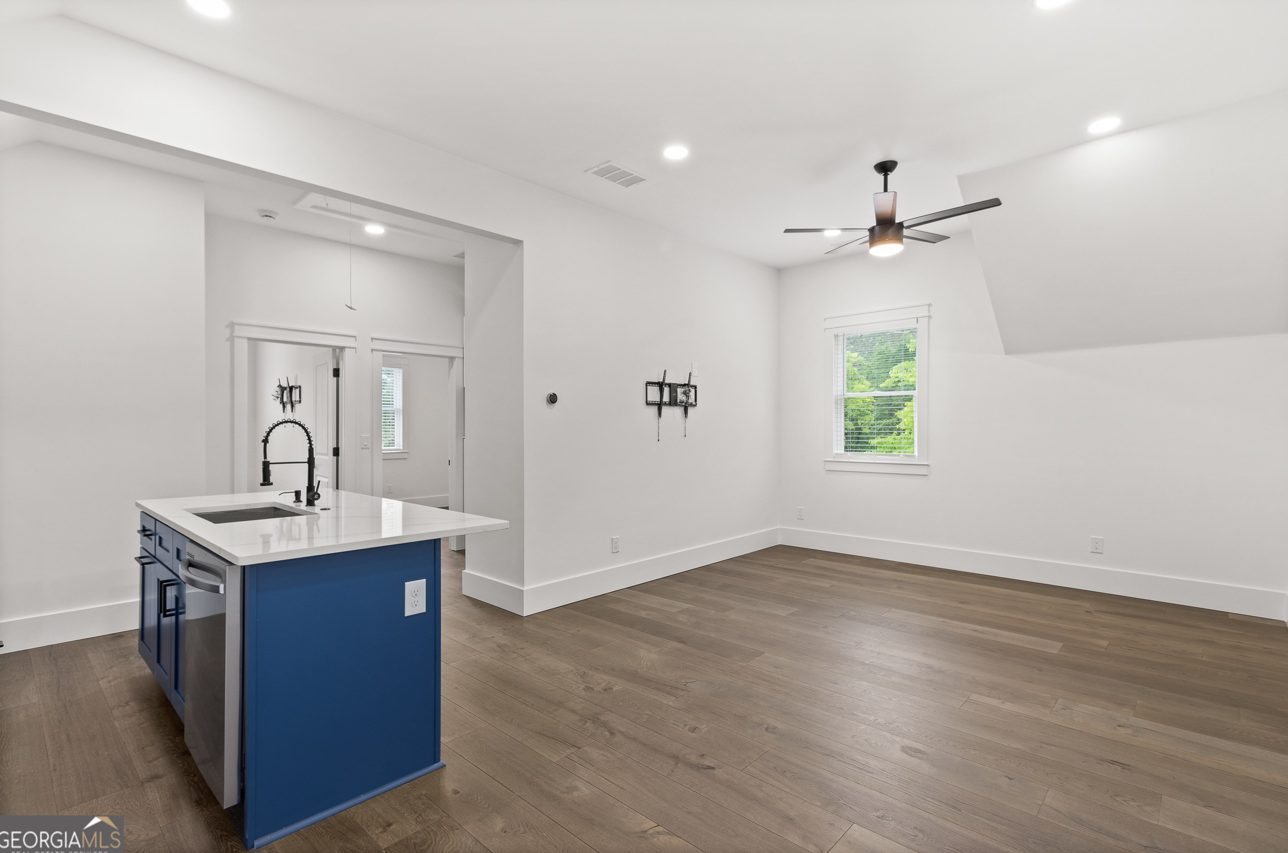 346 Crestview Cir, Roswell GA  30075-3823 exterior