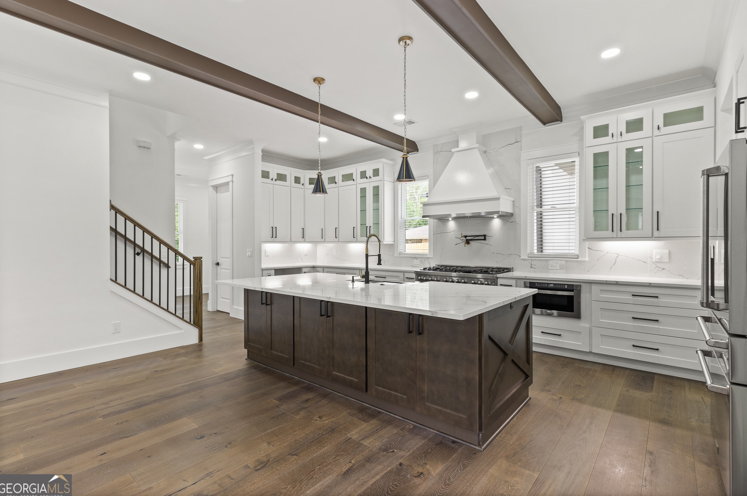 346 Crestview Cir, Roswell GA  30075-3823 exterior