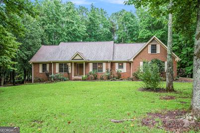 100 Queens Gate, Fayetteville, GA 30215 - Photo 1