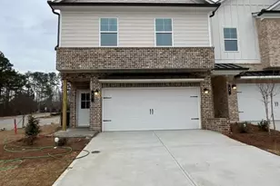 11 Creekside Cmns Dr, Hoschton, GA 30548 - Photo 3