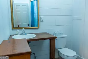 18 W Currahee St, Toccoa, GA 30577 - Photo 25